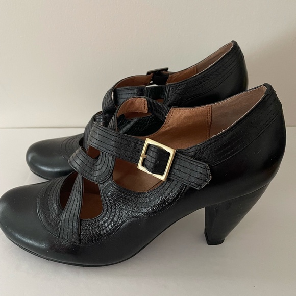 Miz Mooz Womens 10 Black Crisscross Pattern With Gold Buckle MaryJanes - Picture 1 of 15